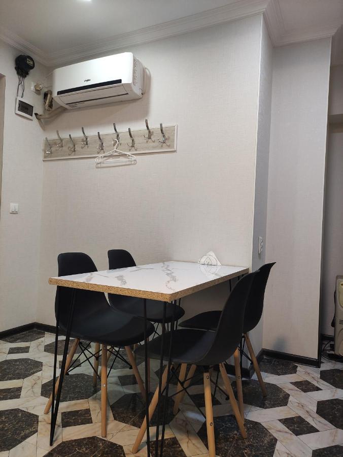 Hello 2 Apartamento Tbilisi Exterior foto