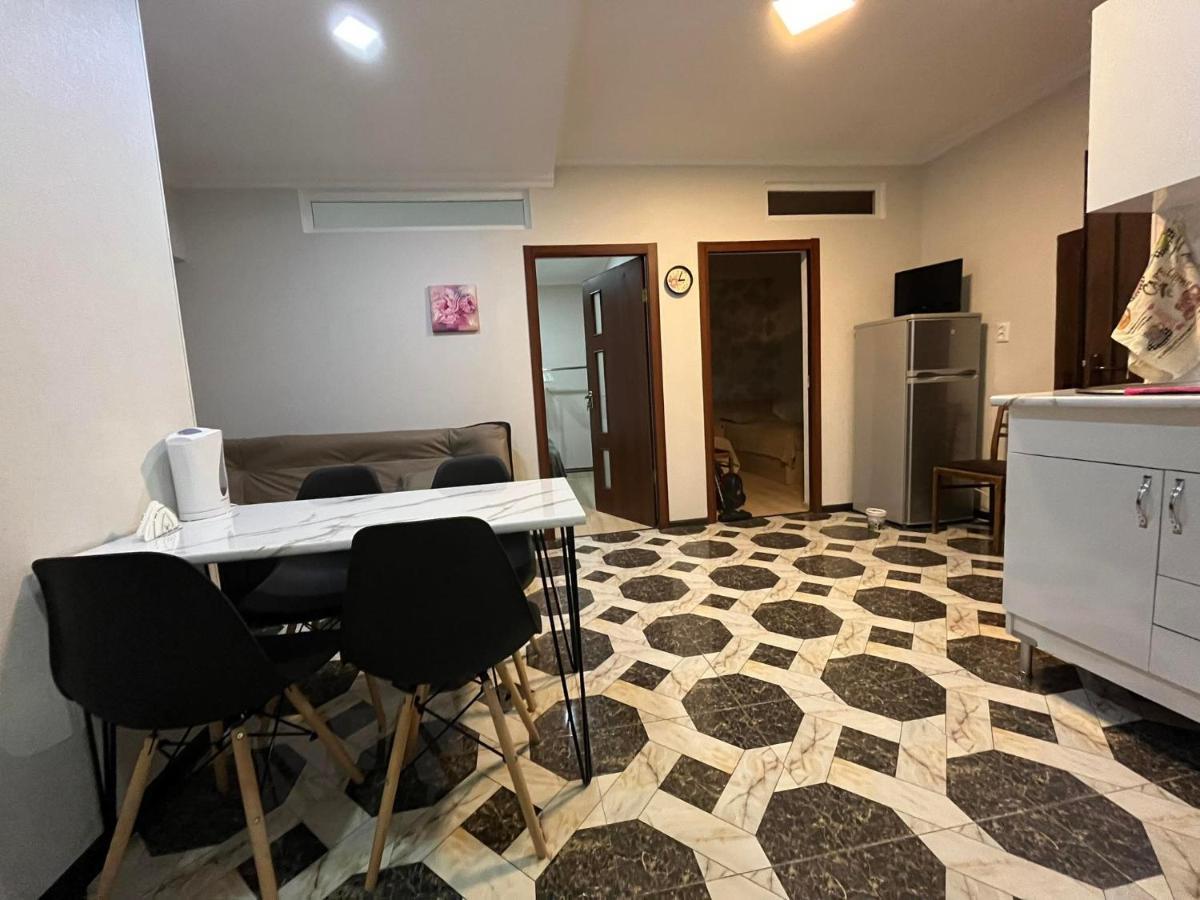 Hello 2 Apartamento Tbilisi Exterior foto